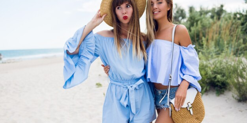 7 Beach Day Outfits That Are Both Trendy and Functional